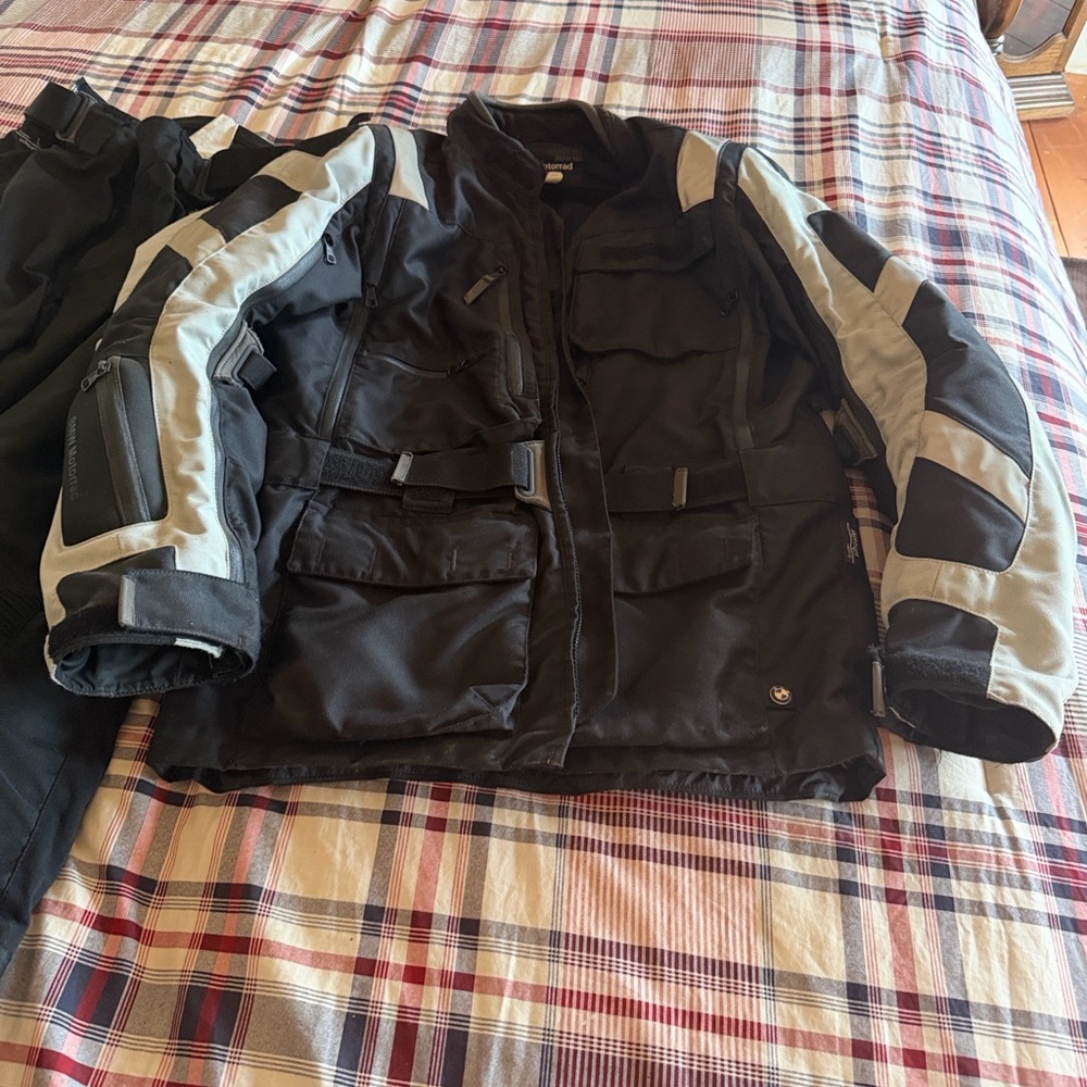 BMW Men's Black Motorcycle Jacket with Reflective Panels - Picture 7 of 7